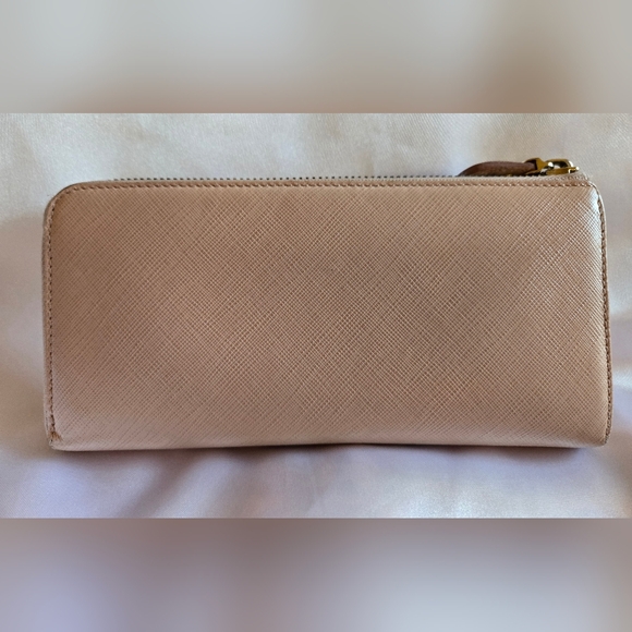 Salvatore Ferragamo Miss Vara Bow 3/4 Zip Leather Wallet - Picture 3 of 16